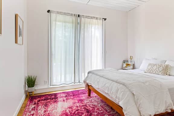 Cozy 2bdrm w/ Pond View - Best Location! - Image 2