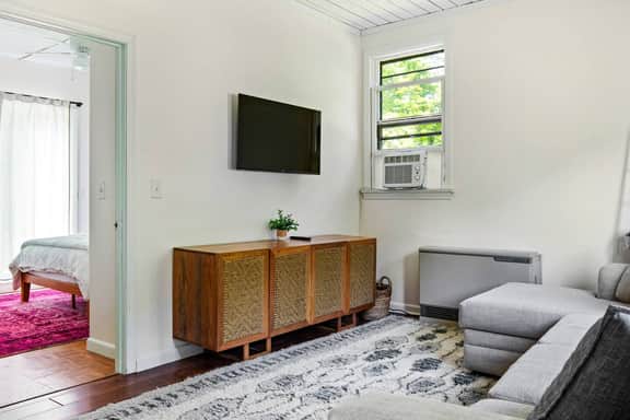 Cozy 2bdrm w/ Pond View - Best Location! - Image 5