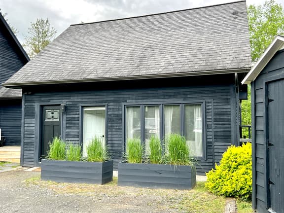 Cozy 2bdrm w/ Pond View - Best Location! - Image 1